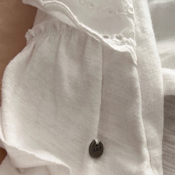 Abercrombie &  Fitch: White Camisole - Picture 3 of 5